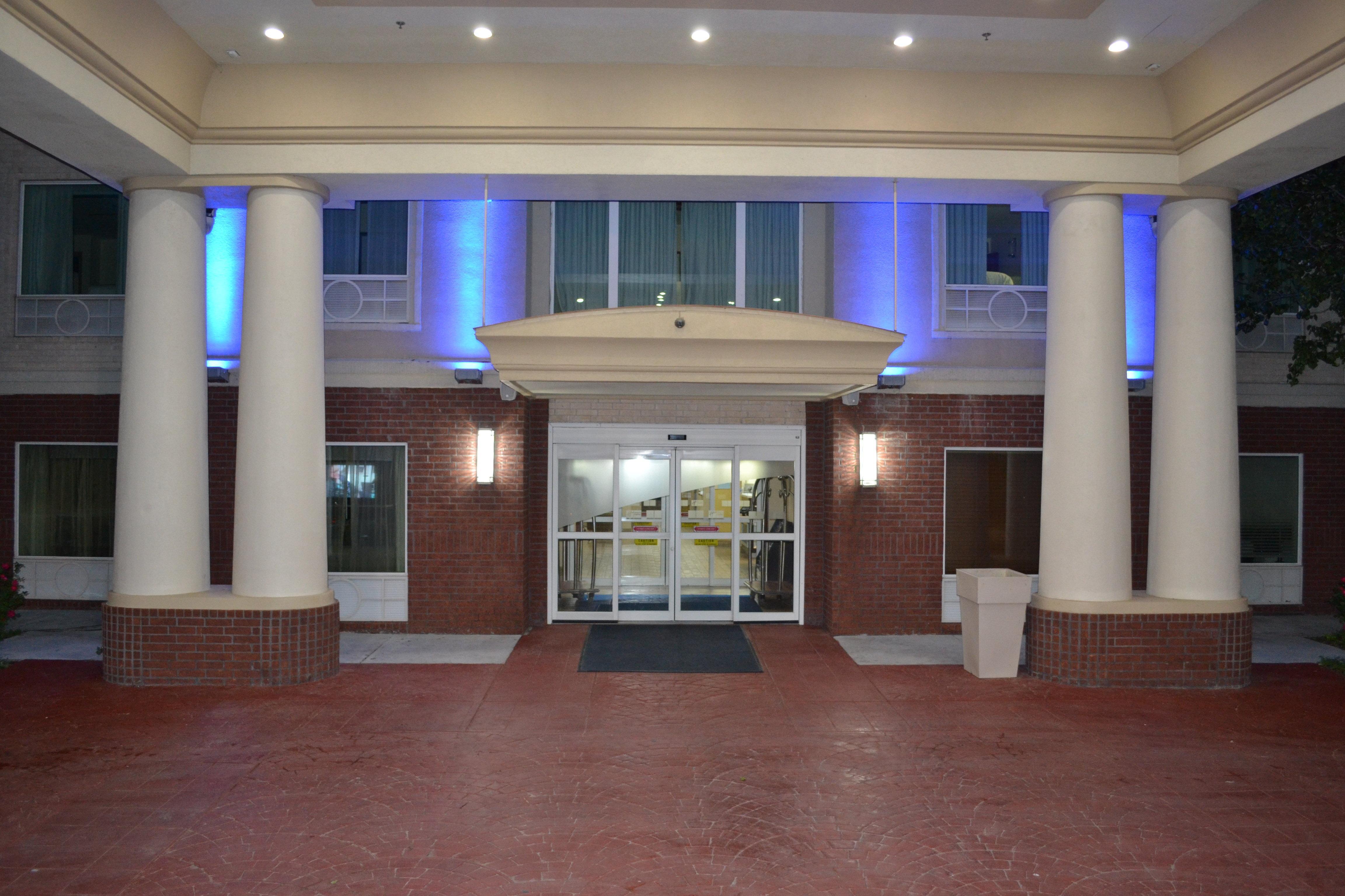 Holiday Inn Express Hotel & Suites Gainesville By Ihg Extérieur photo