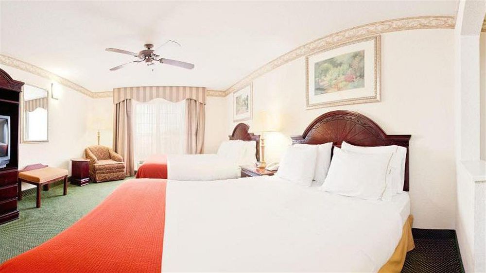 Holiday Inn Express Hotel & Suites Gainesville By Ihg Extérieur photo