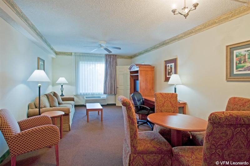Holiday Inn Express Hotel & Suites Gainesville By Ihg Extérieur photo